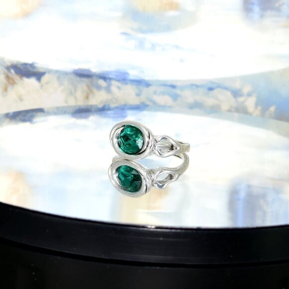 Zalia Oval Modern Silver Ring with Emerald Green Colored Crystal Size 9 Gift Box - Picture 11 of 11